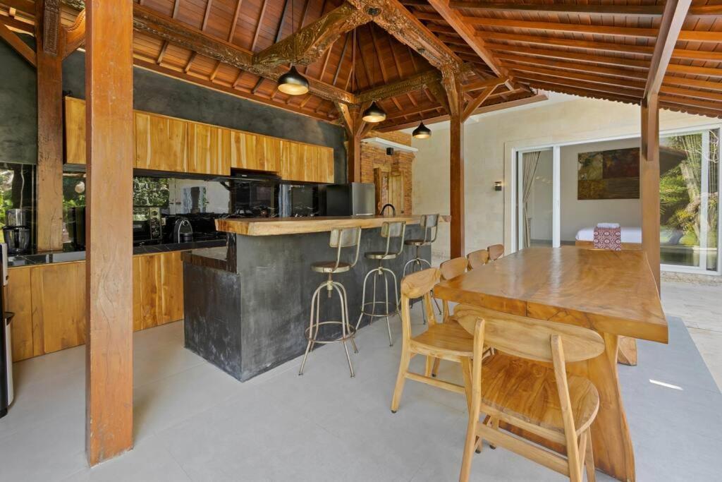 New 4 Bedroom Villa Surrounded By Jungle And Ricefields Ubud  Exterior photo